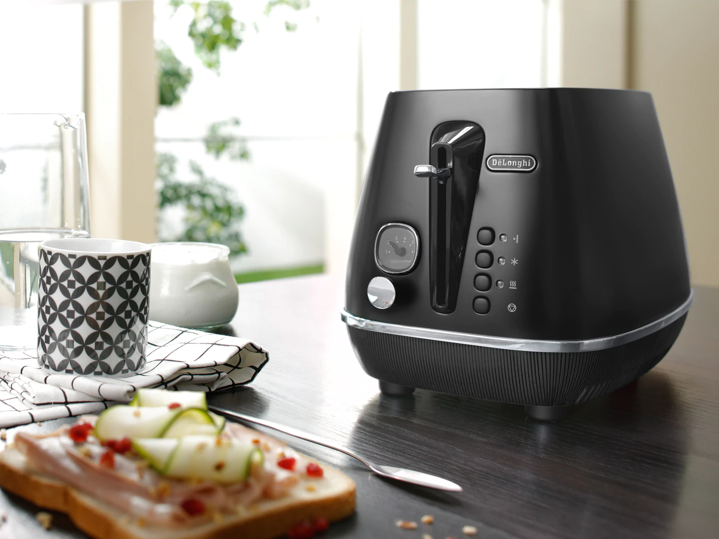 Delonghi distinta clearance toaster